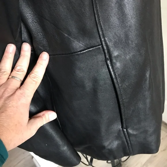 HOST PICK Liz Claiborne Black Leather Jacket w/zipper closure tiny blemish Sz. M - Picture 4 of 11